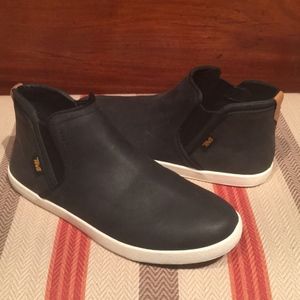 teva women's willow chelsea boot